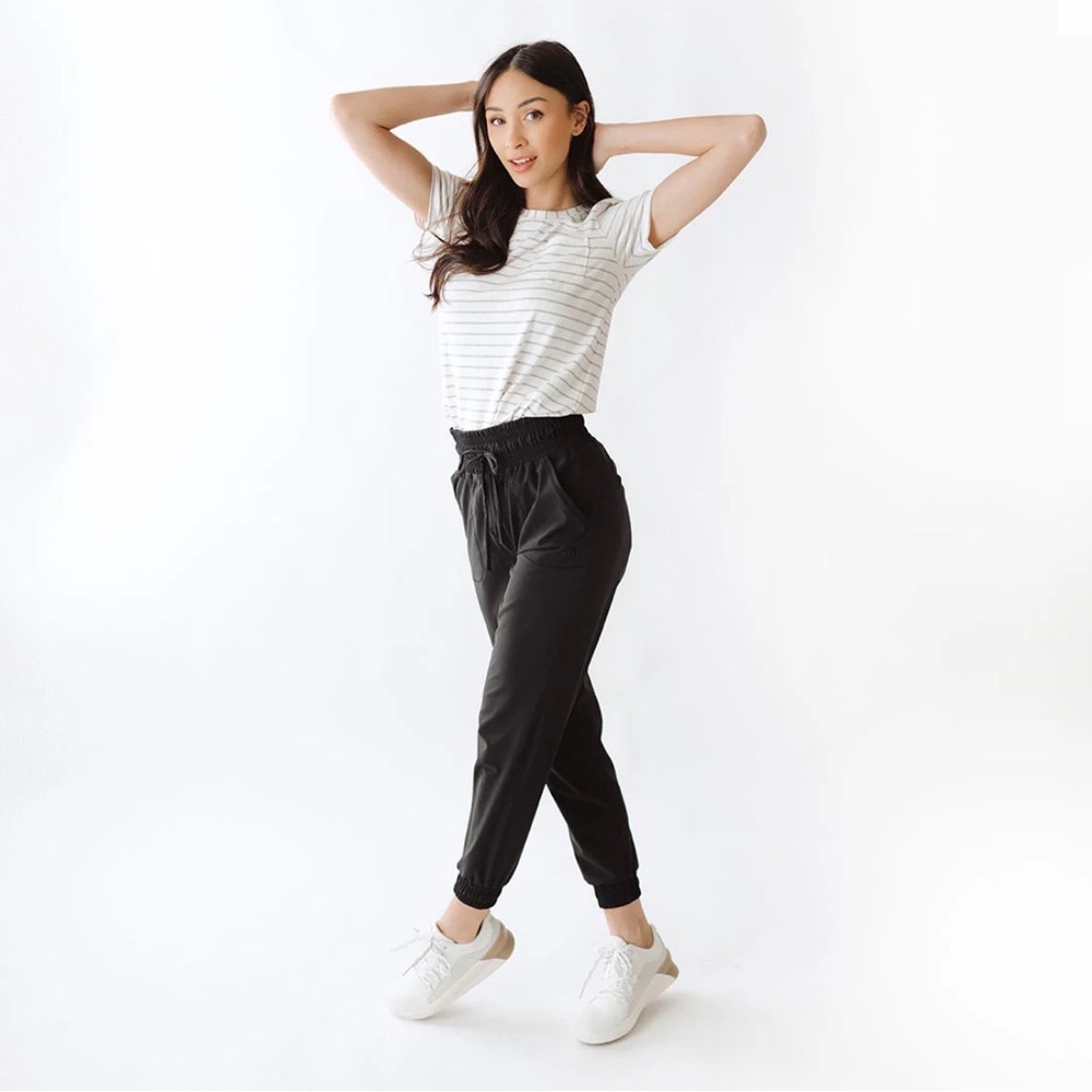 Albion Fit Women's Destination Joggers Pants in Black size Small